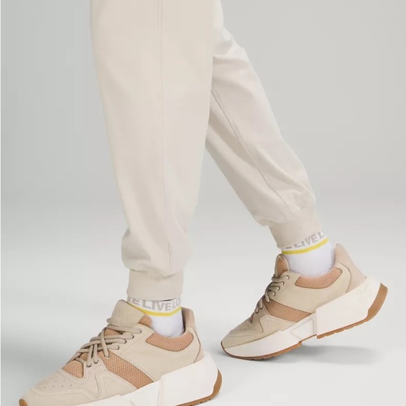 NWOT Lululemon Stretch Luxtreme Jogger *special edition team Canada - Picture 4 of 16